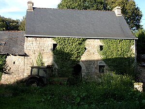 Ancienne ferme de Canquiscren datant de 1643 laissée à l'état d'abandon.