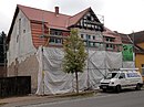 Wohnhaus mit Ladeneinbau und Nebengebäude