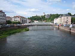 Passerelle enjambant la Moselle à Épinal