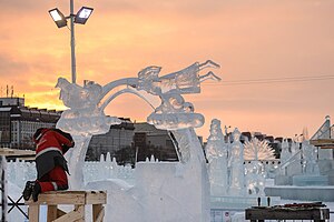 Работа над скульптурой, Кубок "Зимний вернисаж", Пермь, 2015 год.