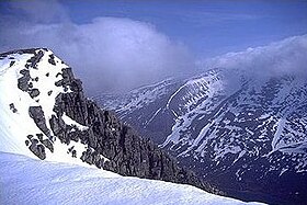 Braeriach vu de Sgor Gaoith, à travers Glen Einich.