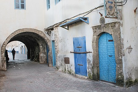 השער ממבט אל הרחוב