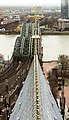 Vue du pont Hohenzollern depuis le toit de la cathédrale : l'alignement du pont et de la cathédrale est bien visible.