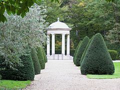 Le tombeau de Joffre à Louveciennes.