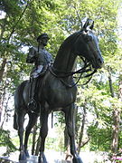 Monumento funerario de Sir John Dill en el cementerio nacional de Arlington, de Herbert Haseltine (1950).[55]​