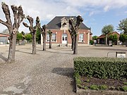 Place du Bicentenaire de la Révolution avec l'ancienne école.