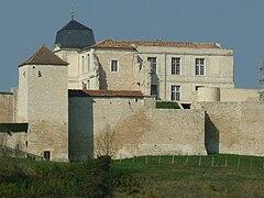 Le château vu du sud-est en 2009.