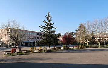 Cour de l'école élémentaire Jean-Jaurès.