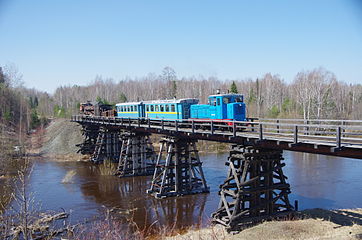 TU4-1794 with passenger train