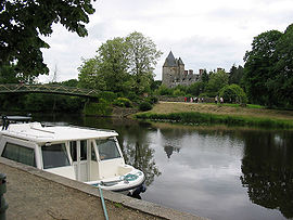Nantes-Brest Canal and the Château de Blain