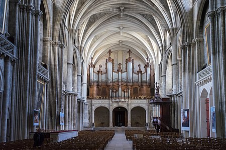 The nave looking west, with its decorative 16th-century lierne vaults and the pulpit on the right