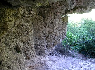 Ancienne carrière de tuf près de la cascade de l'Homède.