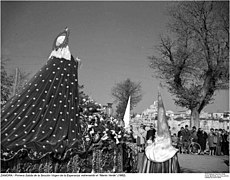 La Virgen de la Esperanza estrenando su manto verde en la Semana Santa del año 1962