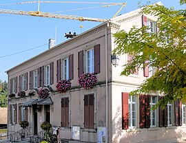 The town hall and school in Fulleren