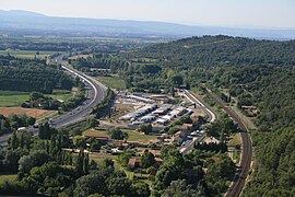 Une aire autoroutière bien fréquentée.