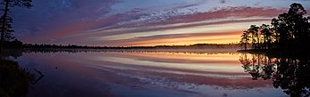 Amanhecer na reserva natural Meenikunno, sudeste da Estônia. (definição 4 000 × 1 252)