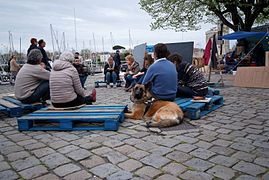 À La Rochelle.