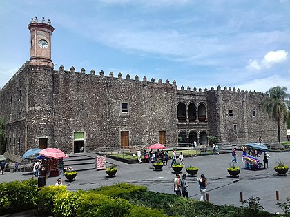 Palácio de Cortés (1523-1528) em Cuernavaca, México, este palácio tem um estilo que combina gótico e mudéjar