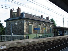 La gare SNCF (ligne C) vue du quai central.