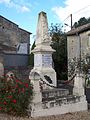 Le monument aux morts à l'entrée du cimetière (oct. 2012)