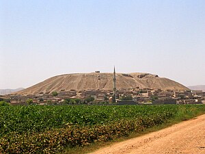 O tel (colina articial) de Sultantepe, um antigo complexo religioso assírio com mail de 3000 anos.