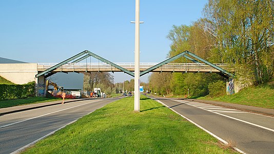 La passerelle vue depuis le boulevard de Lauzelle.