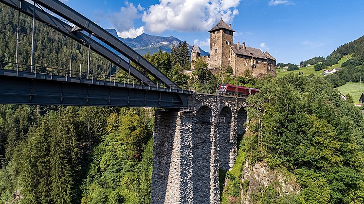 Burg Wiesberg mit Trisannabrücke von Breonix