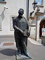Klovićev kip ispred galerije Klovićevi dvori u Zagrebu