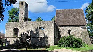 Ruines de l'ancienne église.