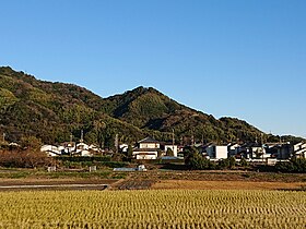 城跡の狼煙台とされる石合山。