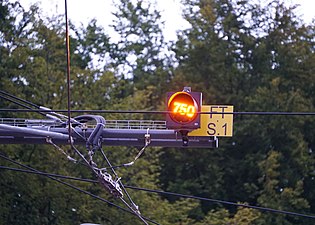 Signal indiquant la présence de courant dans la ligne aérienne de contact du tramway de Luxembourg. Gamme Axel.