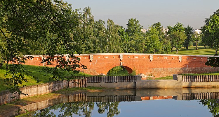 Оранжерейный мост в музее-заповеднике «Царицыно»