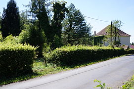 The Saint-Charles well is located in this garden, and the building on the right used to be the engine room.