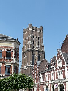 Photographie montrant le clocher de l'église Saint-Vaast