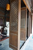 Porte pieghevoli cinesi tradizionali nell'Antico Museo del Glicine (Changzhou, Cina)