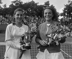 Франсуаза Дюрр (слева) и Эдда Будинг в 1965 году