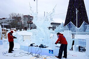 Работа над скульптурой участников из Таиланда, 2015 год, Пермь.