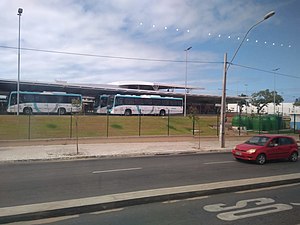 Lateral do terminal visto da avenida Jornalista Tomaz Coelho.