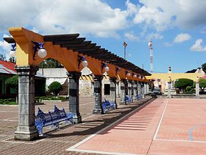 Going from Pachuca to Huasca de Ocampo, visitors will find the town of Omitlán