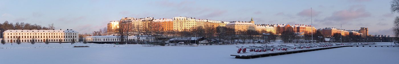 Panorama över Rörstrandsområdet från Kungsholms strand mot norr i december 2010. Längst till vänster syns Karlbergs slott, längst till höger S:t Eriksbron och långt bort de fem Hötorgsskraporna. Vattendraget i förgrunden är Karlbergssjön.