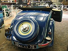 Vue arrière du cabriolet.