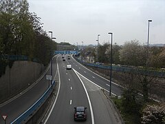 R9 au niveau de la sortie du tunnel du square Hiernaux avec, à droite, la A54. Début de la boucle.