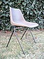 Hille polypropylene chair (Robin Day, 1963)