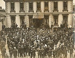 Crowd outside Mansion House ahead of War of Independence truce 8 July 1921