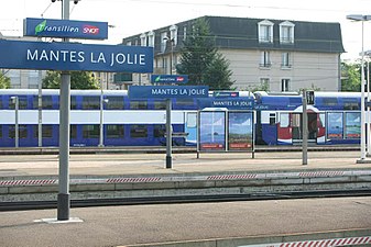 Panneaux indiquant le nom de la gare.