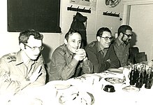 מפגש פרידה ביחידה 8200 משלמה גזית - ראש אמ"ן היוצא, 1979 [ב]