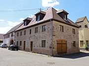 Ancienne école et corps de garde (1741), 2 rue des Forges.