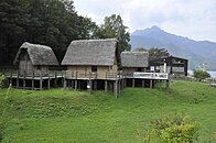 Neolitico Ricostruzione del villaggio di palafitte del lago di Ledro