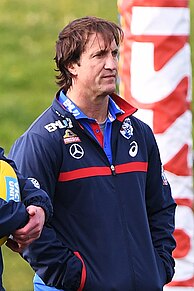 Luke Beveridge coaching the Western Bulldogs in 2018