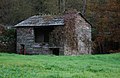 Muíño localizado a carón da ponte da Foz, sobre o río Chamoso, preto da desembocadura no río Miño, entre os concellos de Lugo e O Corgo.